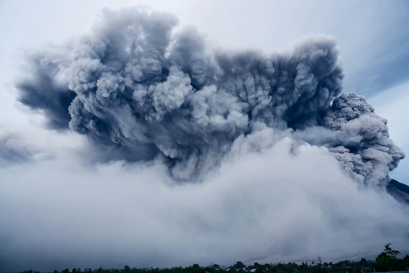 anak krakatau erupsi 14 kali status siaga