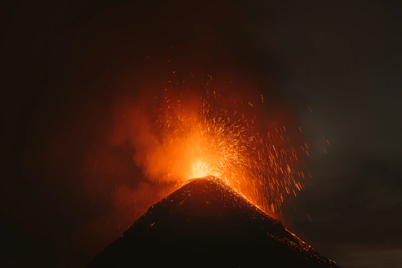 anak krakatau siaga level 3 analisis mendalam pvmbg