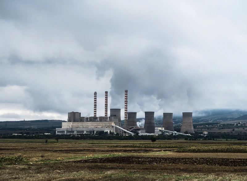 nuklir menggeliat janji energi atau potensi bencana